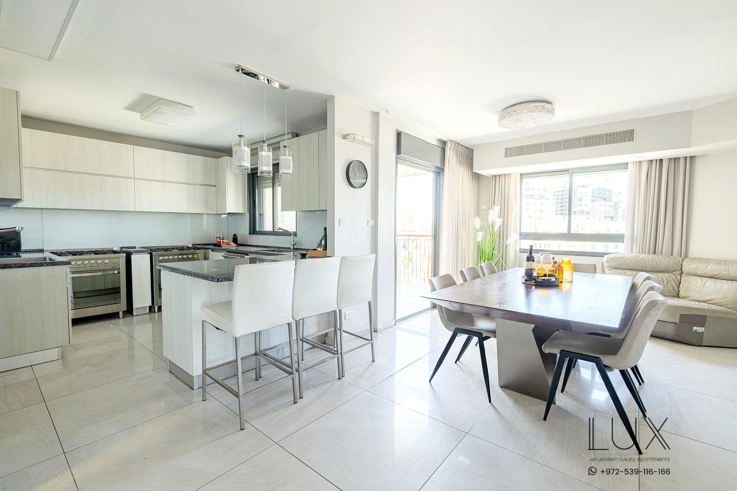 Interior view 5 of 4-Bed Apartment in Romema