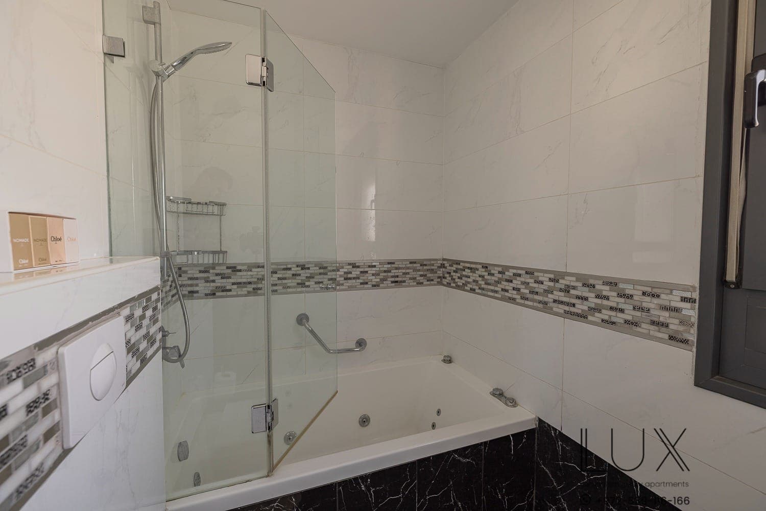 Interior view 7 of 4-Bed Apartment in Romema